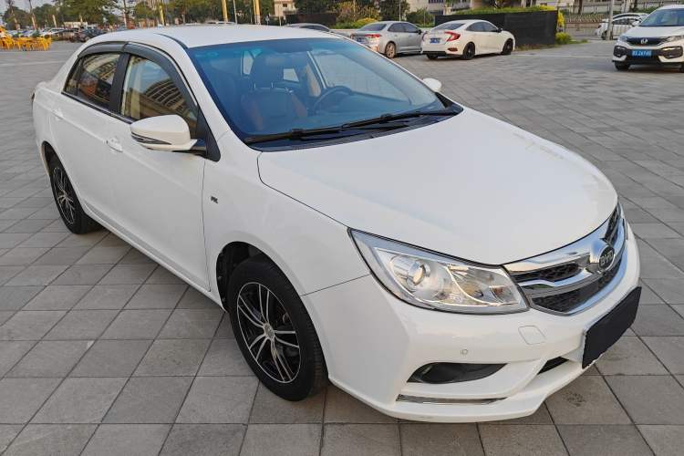 Used BYD Surui 2016 1.5L Manual Elite Edition Front Right 45 Deg
