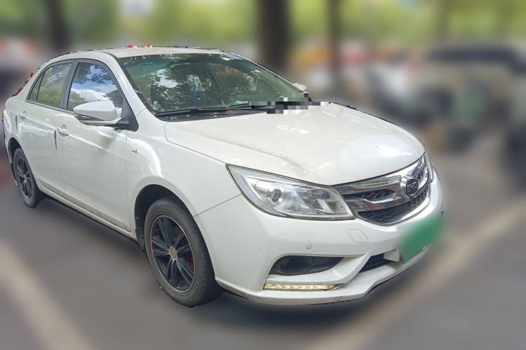 Used BYD Surui 2016 1.5L Manual Elite Edition Front Right 45 Deg