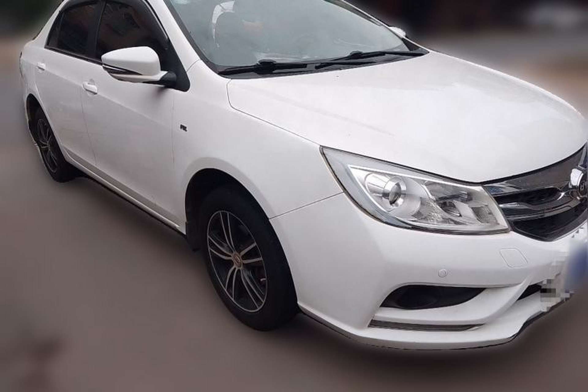 Used BYD Surui 2016 1.5L Manual Elite Edition Front Right 45 Deg