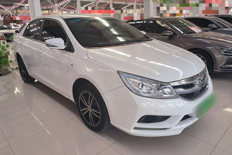 Used BYD Surui 2016 1.5L Manual Elite Edition Front Right 45 Deg