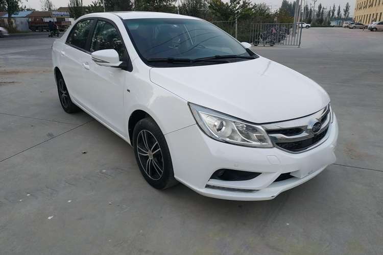 Used BYD Surui 2016 1.5L Manual Elite Edition Front Right 45 Deg