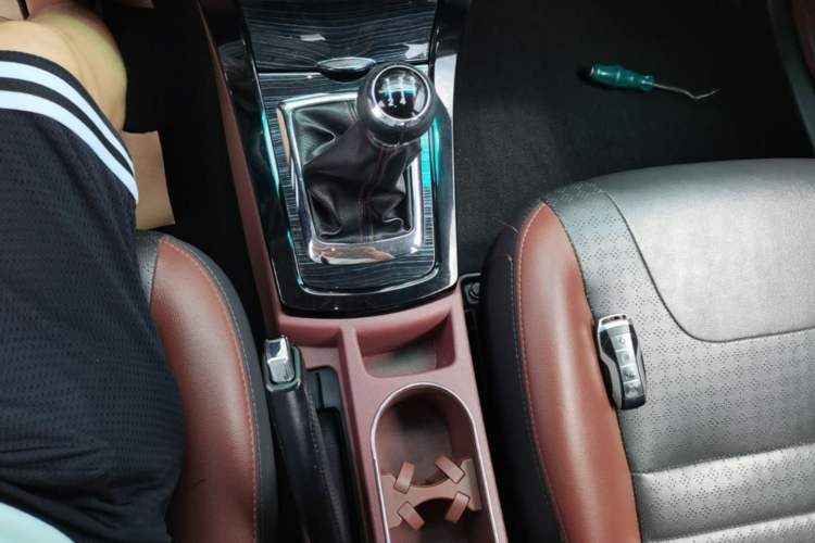 Used BYD Surui 2016 1.5L Manual Elite Edition Gear Lever