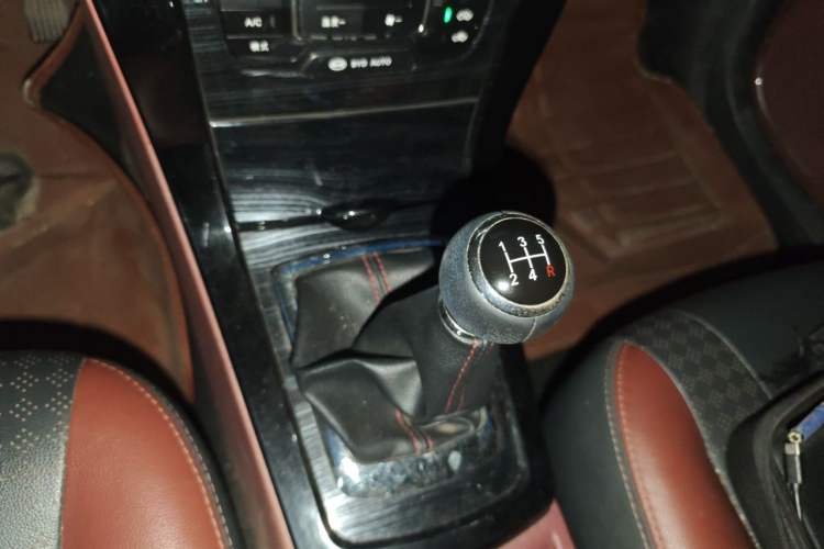 Used BYD Surui 2016 1.5L Manual Elite Edition Gear Lever
