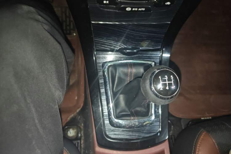 Used BYD Surui 2016 1.5L Manual Elite Edition Gear Lever