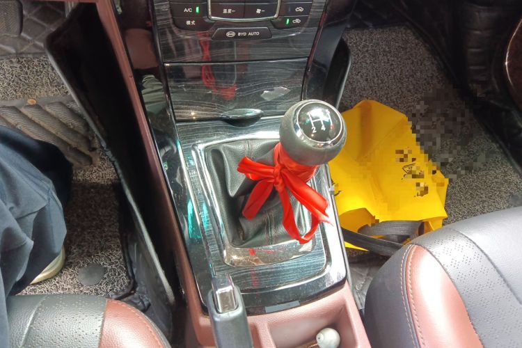 Used BYD Surui 2016 1.5L Manual Elite Edition Gear Lever