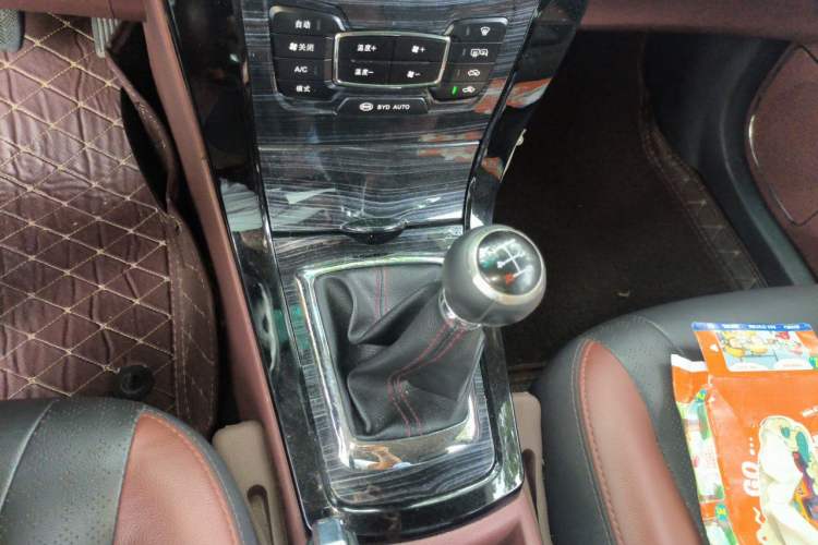 Used BYD Surui 2016 1.5L Manual Elite Edition Gear Lever