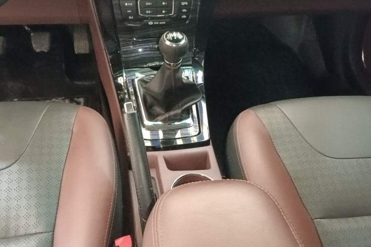 Used BYD Surui 2016 1.5L Manual Elite Edition Gear Lever