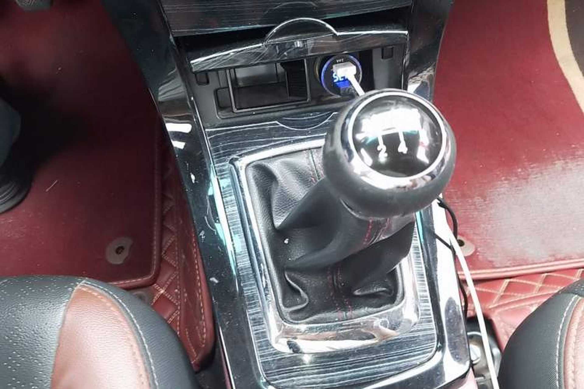 Used BYD Surui 2016 1.5L Manual Elite Edition Gear Lever