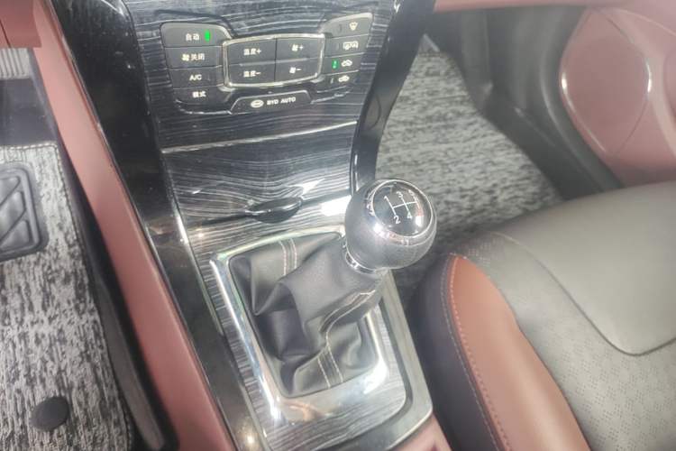 Used BYD Surui 2016 1.5L Manual Elite Edition Gear Lever
