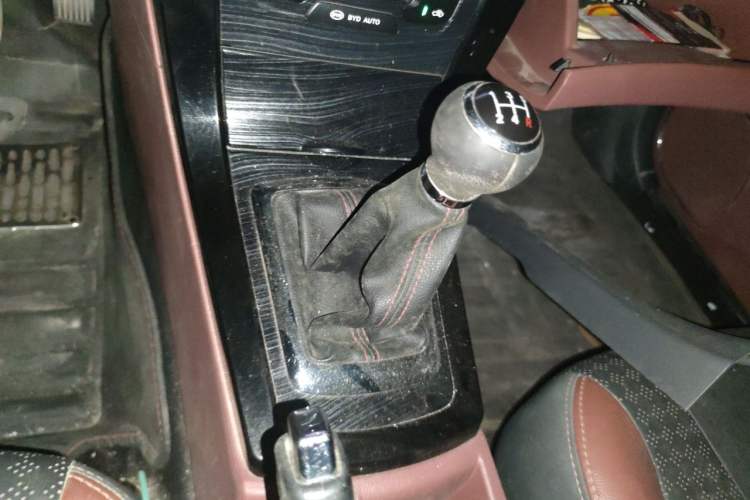 Used BYD Surui 2016 1.5L Manual Elite Edition Gear Lever