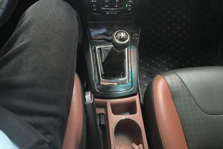 Used BYD Surui 2016 1.5L Manual Elite Edition Gear Lever