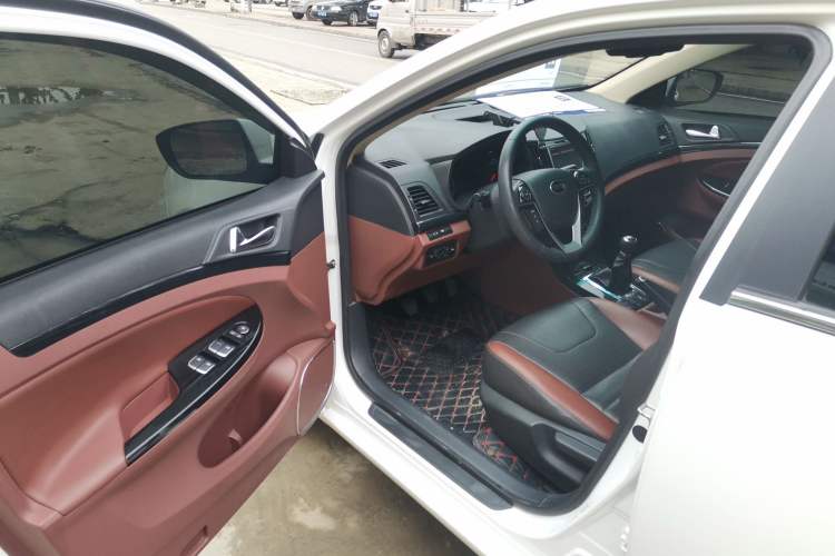 Used BYD Surui 2016 1.5L Manual Elite Edition Interior 2