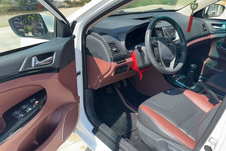 Used BYD Surui 2016 1.5L Manual Elite Edition Interior 2