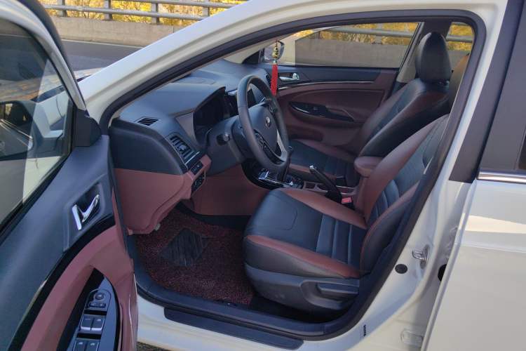 Used BYD Surui 2016 1.5L Manual Elite Edition Interior 2