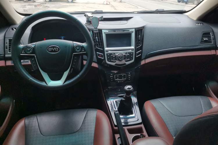 Used BYD Surui 2016 1.5L Manual Elite Edition Interior 3