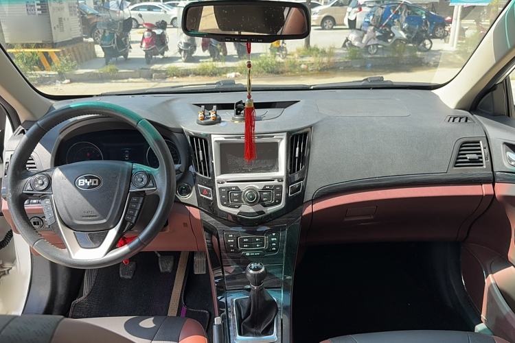 Used BYD Surui 2016 1.5L Manual Elite Edition Interior 3