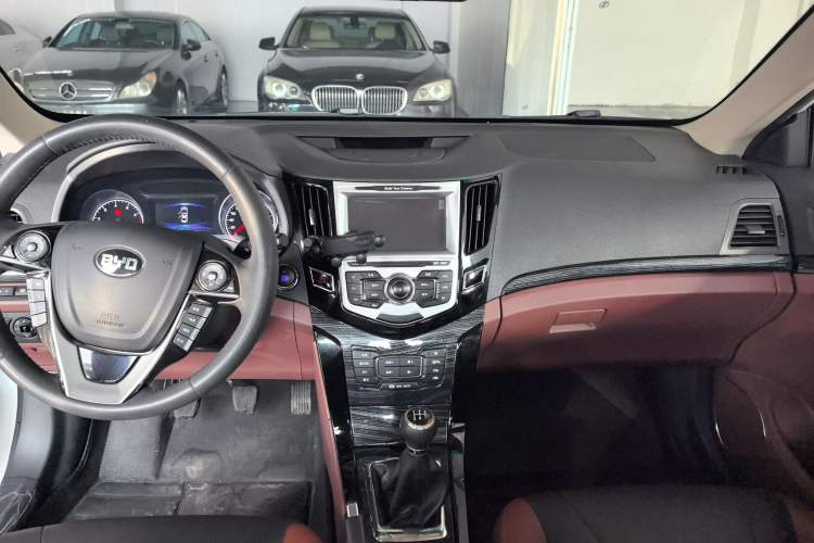 Used BYD Surui 2016 1.5L Manual Elite Edition Interior 3