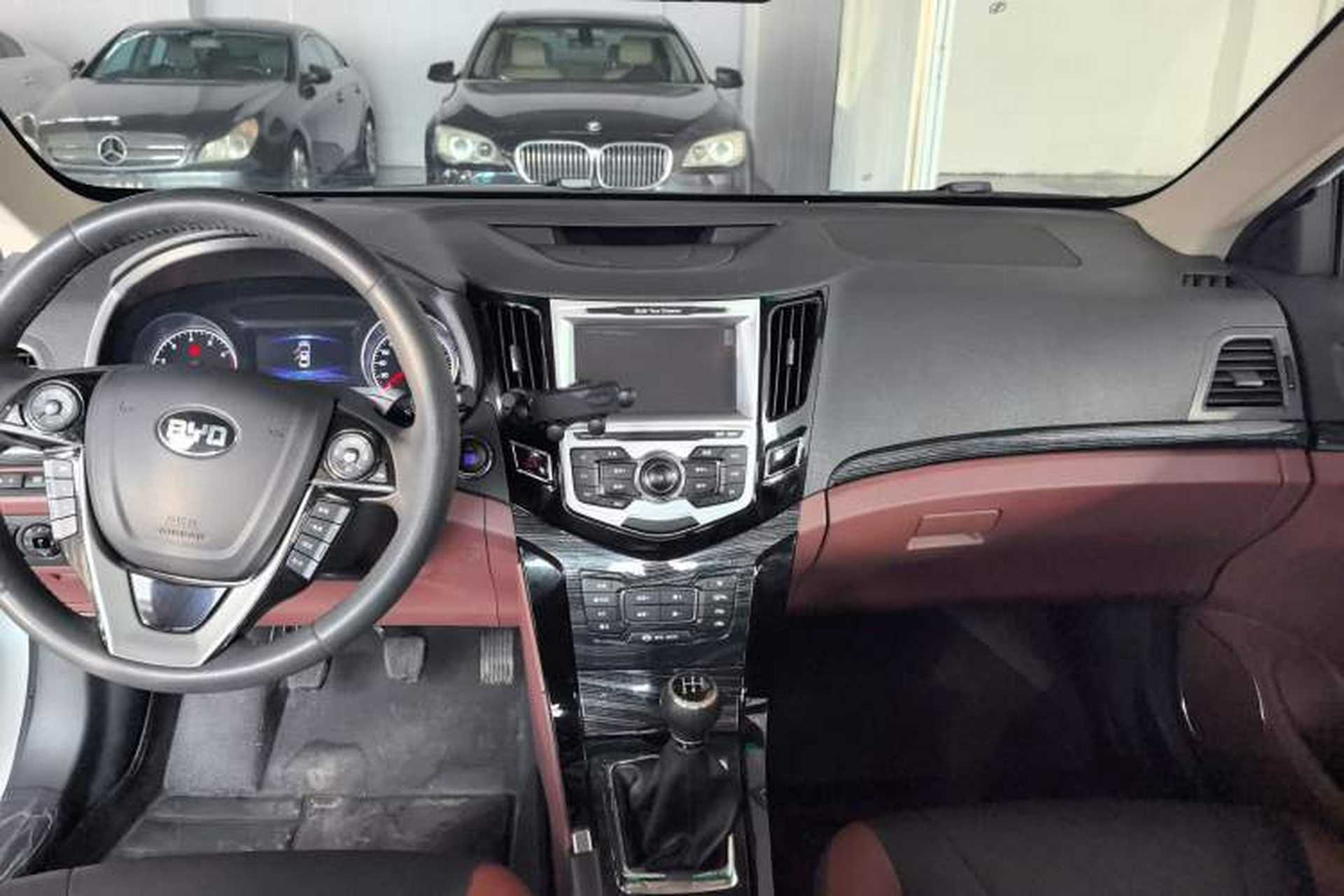 Used BYD Surui 2016 1.5L Manual Elite Edition Interior 3