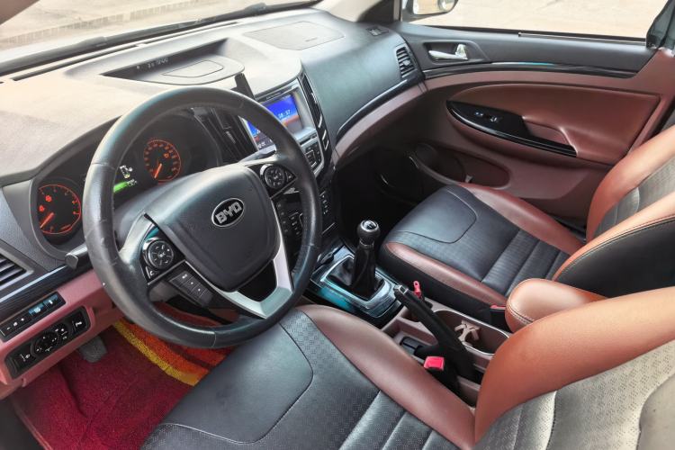 Used BYD Surui 2016 1.5L Manual Elite Edition Interior 3