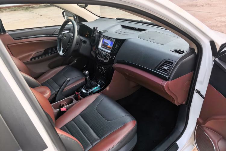 Used BYD Surui 2016 1.5L Manual Elite Edition Interior 4