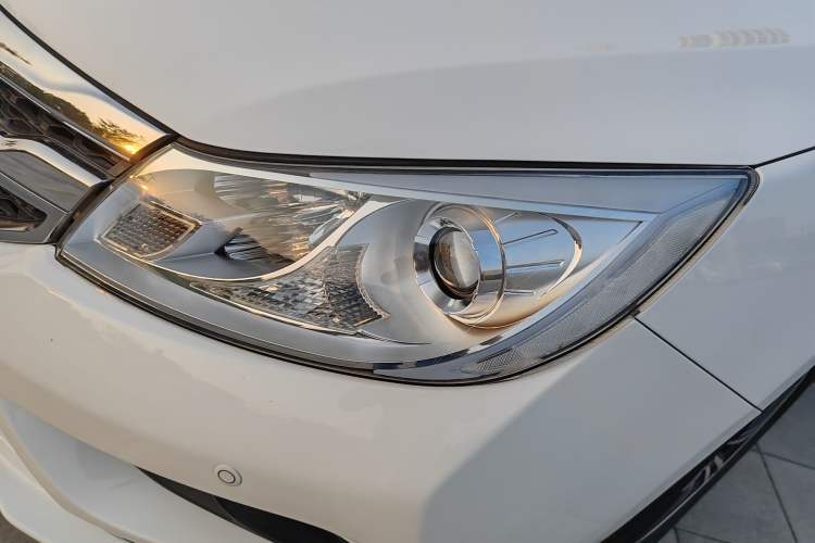 Used BYD Surui 2016 1.5L Manual Elite Edition Left Front Headlight