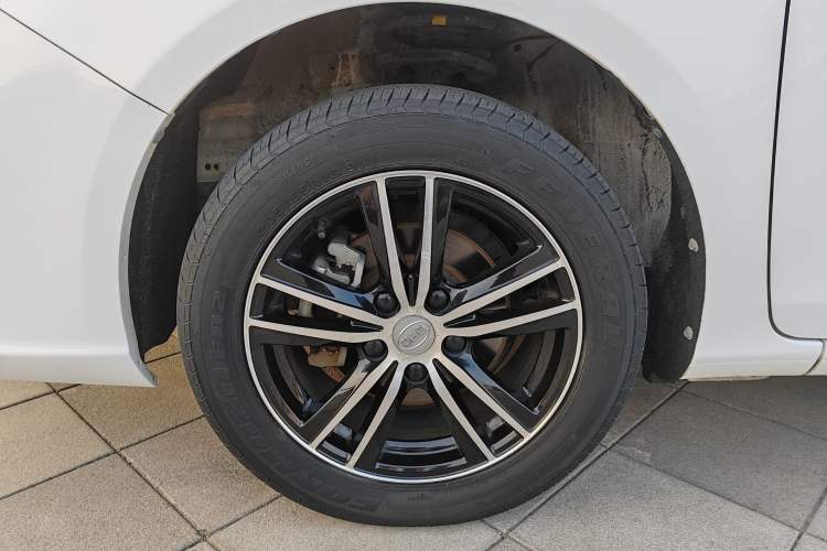 Used BYD Surui 2016 1.5L Manual Elite Edition Left Front Wheel Hub