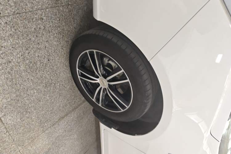 Used BYD Surui 2016 1.5L Manual Elite Edition Left Front Wheel Hub