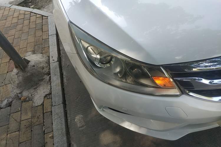 Used BYD Surui 2016 1.5L Manual Elite Edition Right Front Headlight