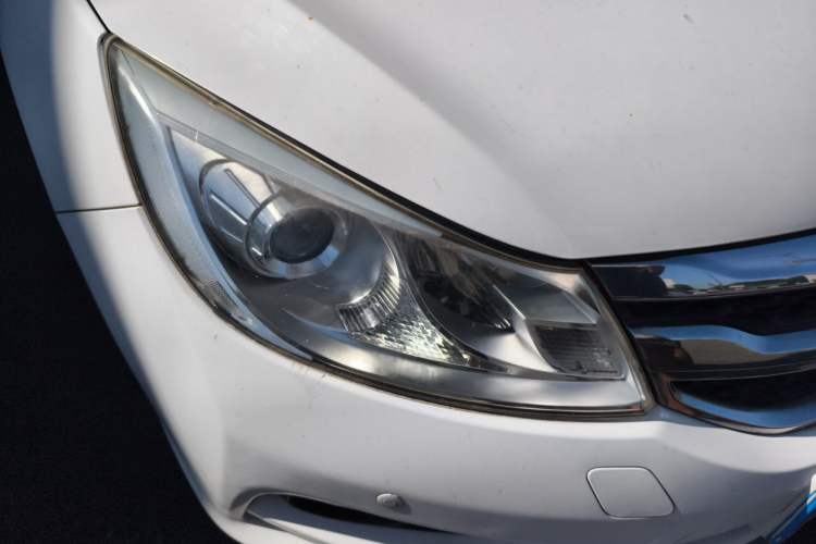 Used BYD Surui 2016 1.5L Manual Elite Edition Right Front Headlight