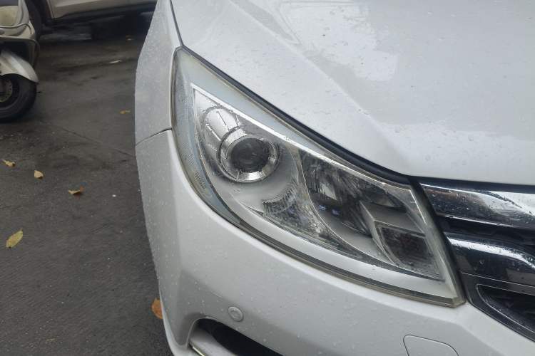Used BYD Surui 2016 1.5L Manual Elite Edition Right Front Headlight
