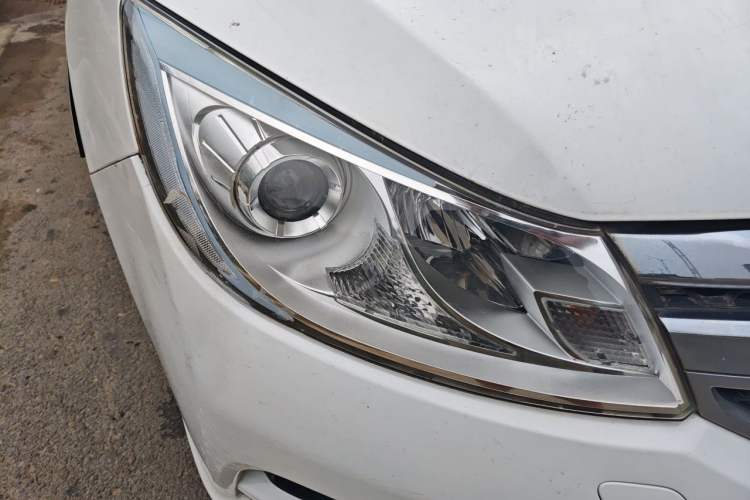 Used BYD Surui 2016 1.5L Manual Elite Edition Right Front Headlight