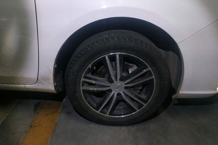 Used BYD Surui 2016 1.5L Manual Elite Edition Right Front Wheel Hub