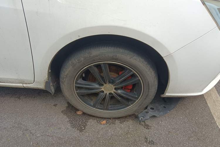 Used BYD Surui 2016 1.5L Manual Elite Edition Right Front Wheel Hub