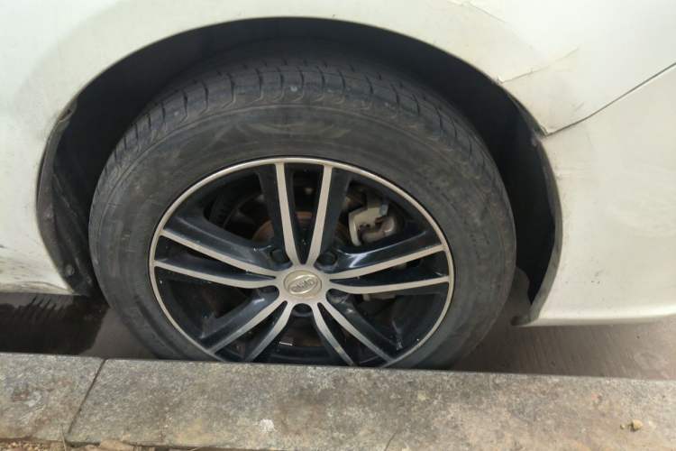 Used BYD Surui 2016 1.5L Manual Elite Edition Right Front Wheel Hub
