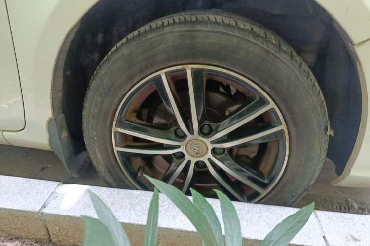 Used BYD Surui 2016 1.5L Manual Elite Edition Right Front Wheel Hub