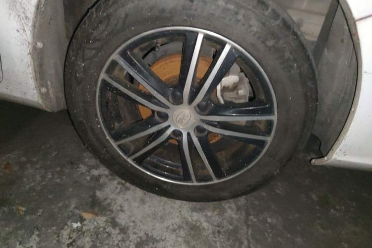 Used BYD Surui 2016 1.5L Manual Elite Edition Right Front Wheel Hub