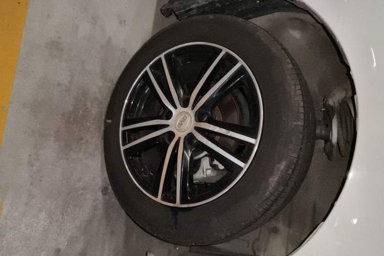 Used BYD Surui 2016 1.5L Manual Elite Edition Right Front Wheel Hub
