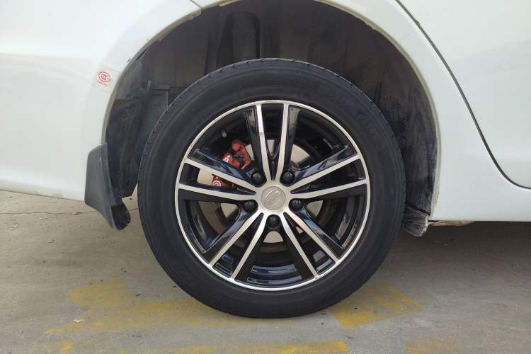 Used BYD Surui 2016 1.5L Manual Elite Edition Right Rear Wheel Hub
