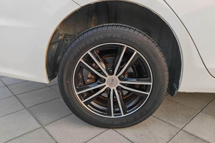 Used BYD Surui 2016 1.5L Manual Elite Edition Right Rear Wheel Hub