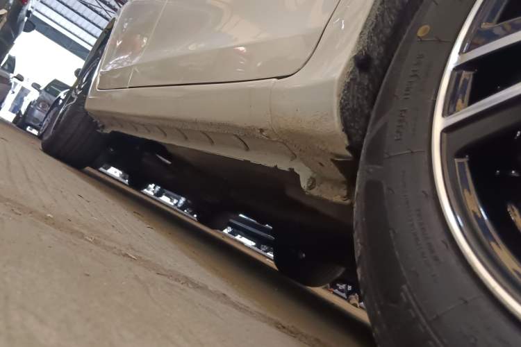 Used BYD Surui 2016 1.5L Manual Elite Edition Right Side Sill