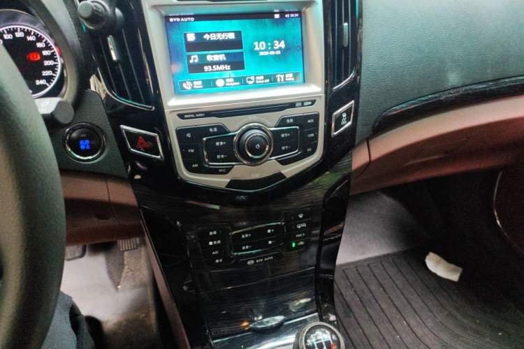 Used BYD Surui 2018 1.5L Manual Luxury Model Audio And AC Panel