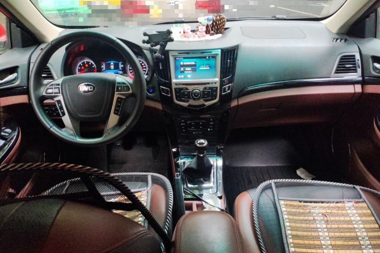 Used BYD Surui 2018 1.5L Manual Luxury Model Center Console