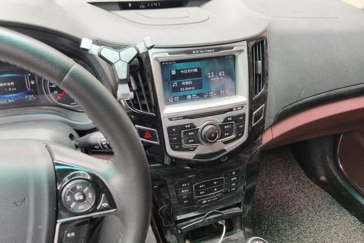 Used BYD Surui 2018 1.5L Manual Enjoyment Model Audio And AC Panel