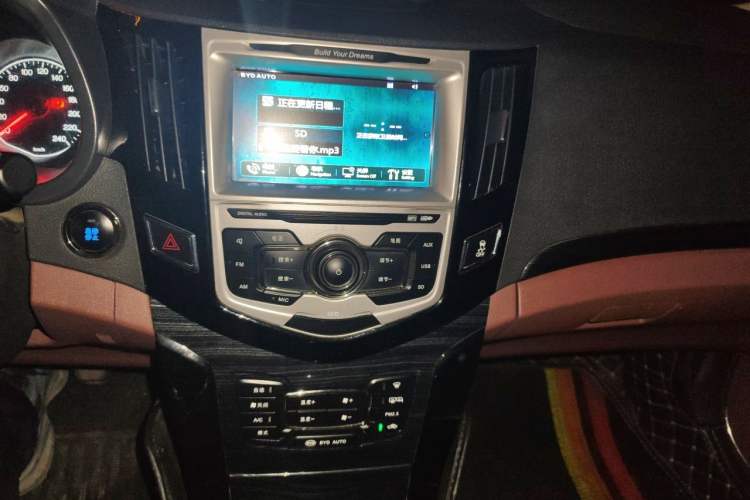Used BYD Surui 2018 1.5L Manual Luxury Model Audio And AC Panel
