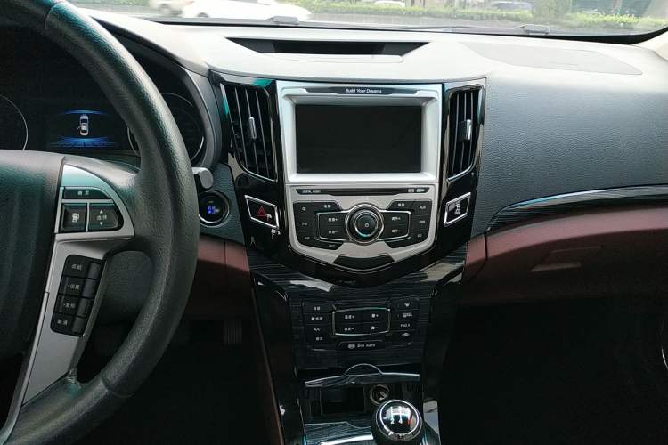 Used BYD Surui 2018 1.5L Manual Luxury Model Audio And AC Panel