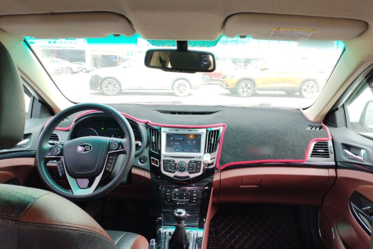 Used BYD Surui 2018 1.5L Manual Enjoyment Model Center Console