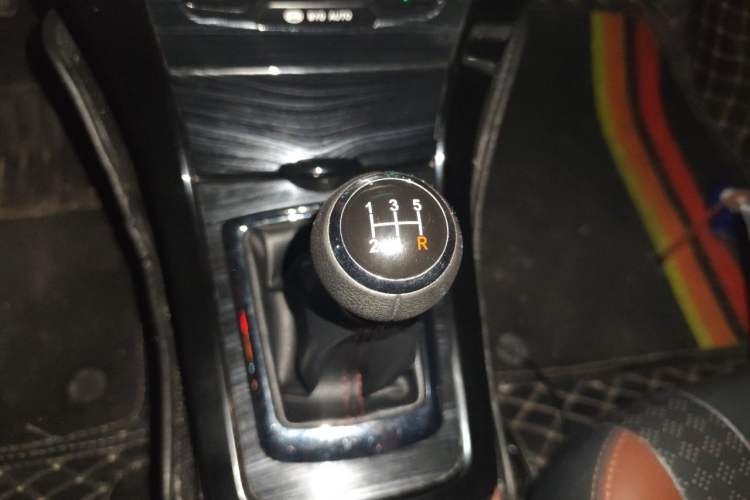 Used BYD Surui 2018 1.5L Manual Luxury Model Gear Lever