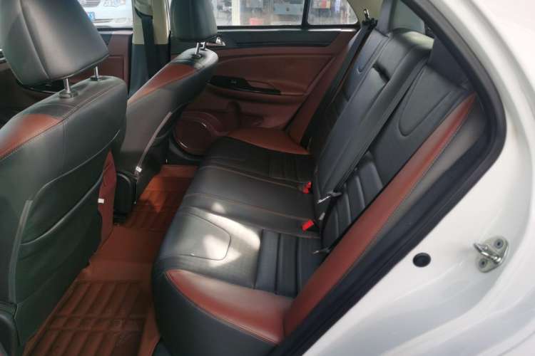 Used BYD Surui 2018 1.5L Manual Luxury Model Interior 1