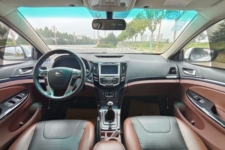 Used BYD Surui 2018 1.5L Manual Luxury Model Interior 3