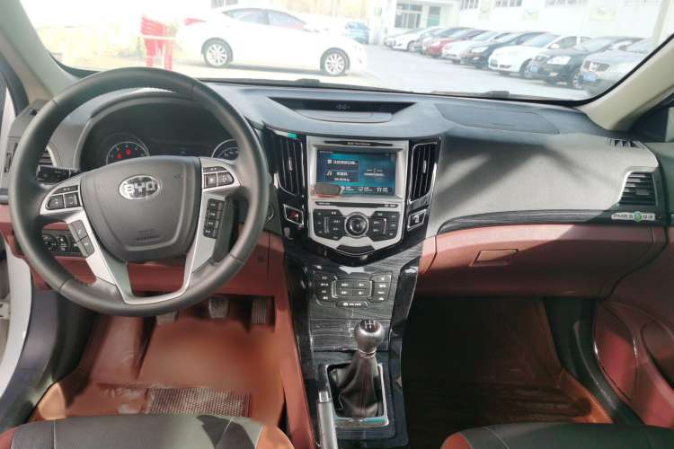 Used BYD Surui 2018 1.5L Manual Luxury Model Interior 3